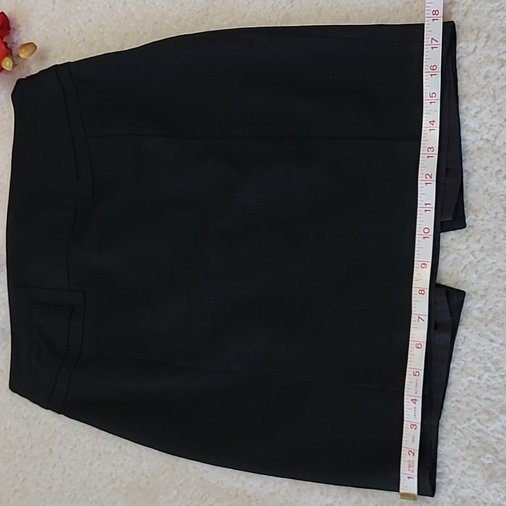 Black Skirt Sexy Detail Trim At Waistline Back Buckle Express Design Studio Sz 6 - Picture 12 of 16